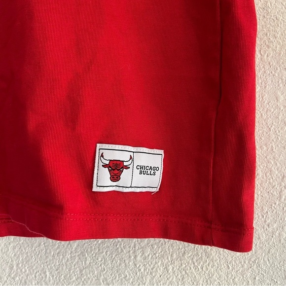 NBA Womens Red Chicago Bulls Crewneck Tee Size S Basketball Sports Short Sleeve - Picture 6 of 8